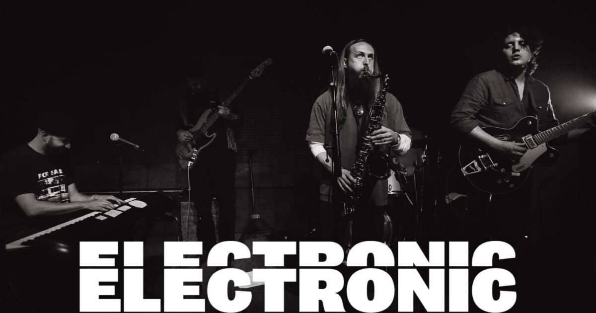 Late Late Electronic with Blue Earth Sound